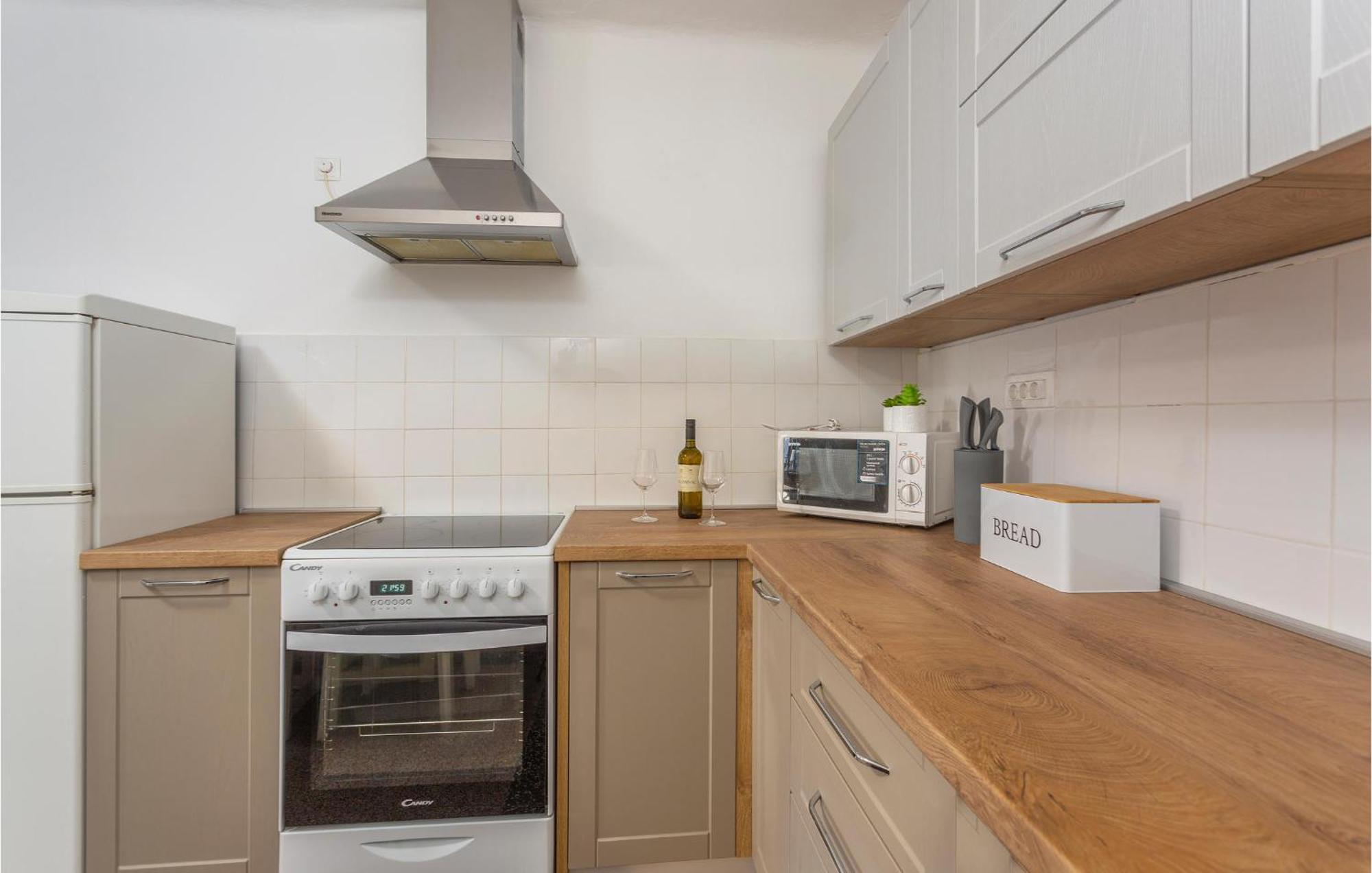 Cozy Home In Omisalj With Kitchen Eksteriør bilde